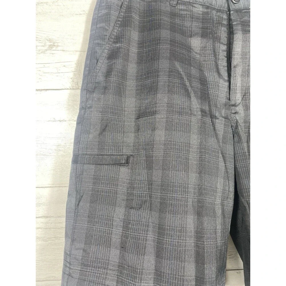 Greg Norman men's golf shorts size 34 chino flat front hybrid plaid casual